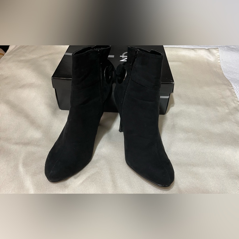 New Directions Ladies bootie black suede material 3.5 inch heel with bow. - Picture 5 of 10